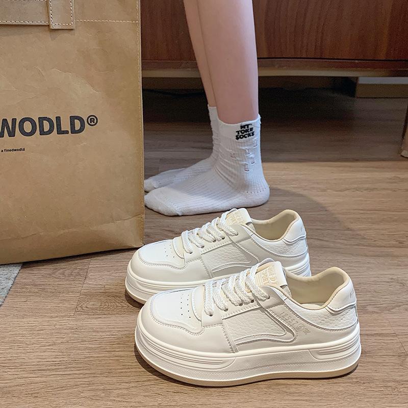 Корейская версия маленьких белых туфель женские кеды осень 2025 новинка круглый носок толстая подошва на платформе низкий верх повседневная обувь женская с