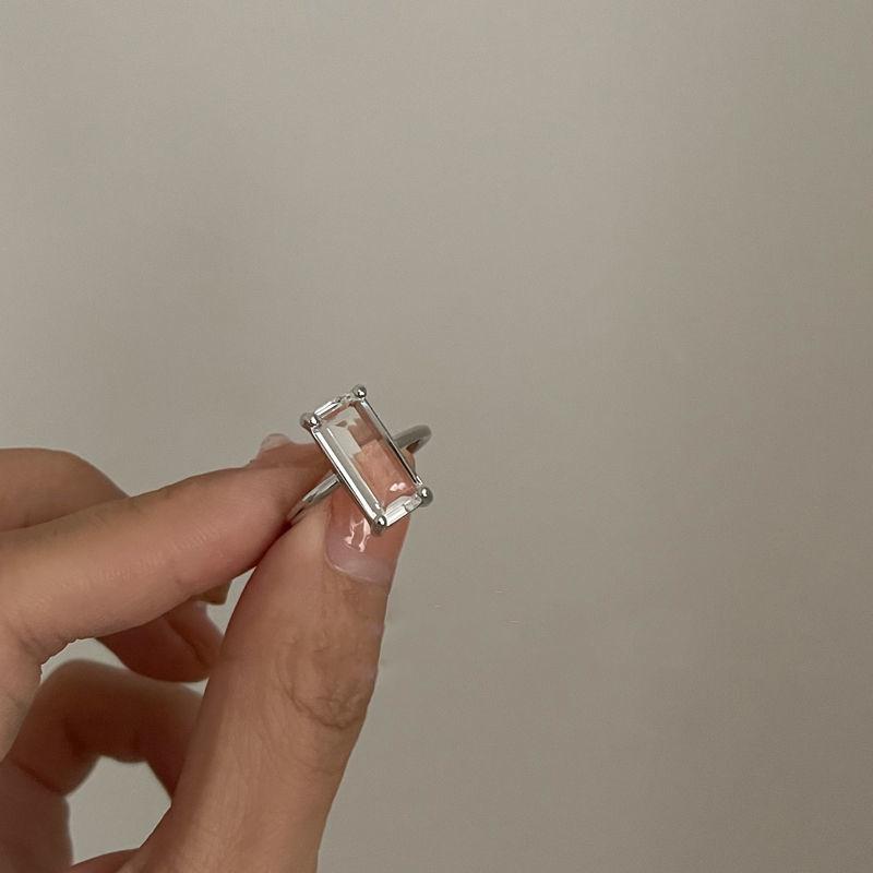 Вдохновленный дизайн Новое прозрачное прямоугольное отверстие Регулируемое кольцо Французская роскошь Женское банкетное обручальное ювелирное изделие