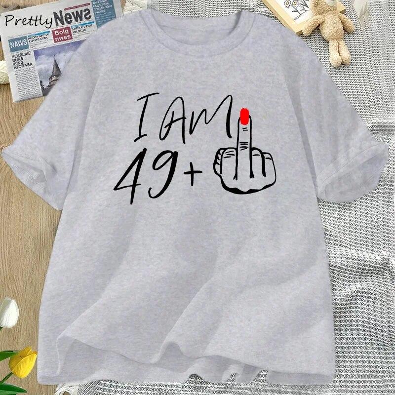 Футболка «Я 49+» со средним пальцем, женская футболка для вечеринки в честь 50-летия, забавные футболки с круглым вырезом, женские футболки с рисунком, женская одежда унисекс
