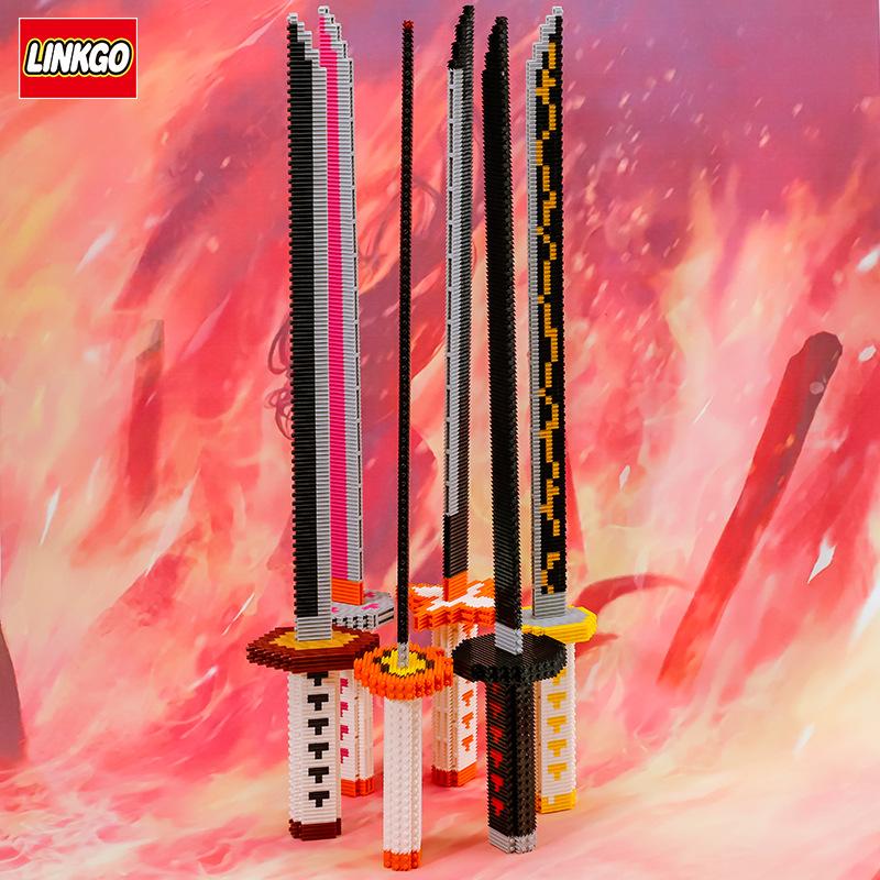 Меч из строительных блоков