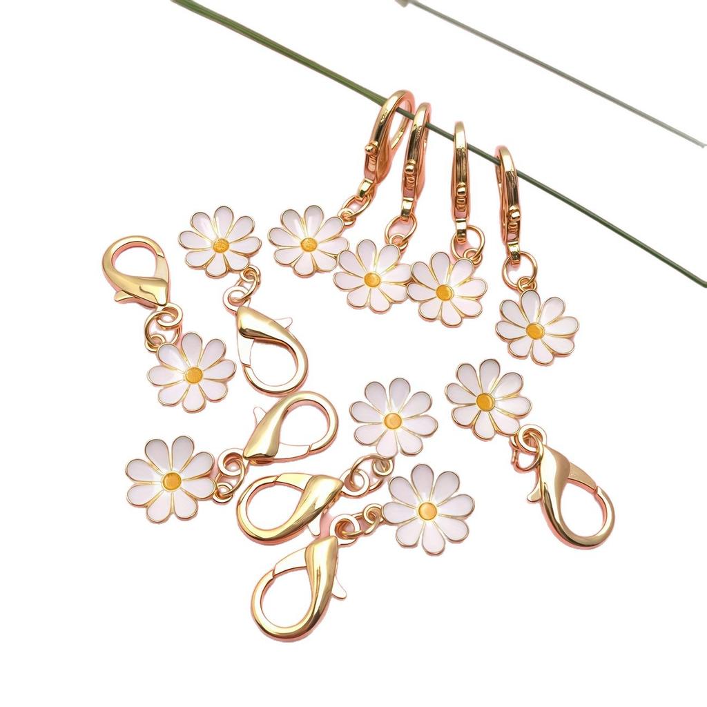 10 Pcs Oil Dripping Daisy Flower Pendant Colorful Floral Bag and Keychain Accessories Couple Family Keychain Pendant