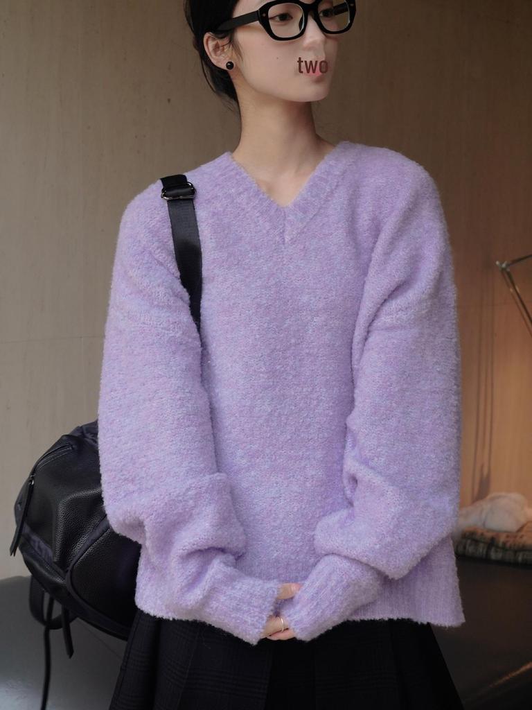 Louvre Уютный коричневый свитер с V-образным вырезом: Мягкий, свободный силуэт, идеально подходит для зимы