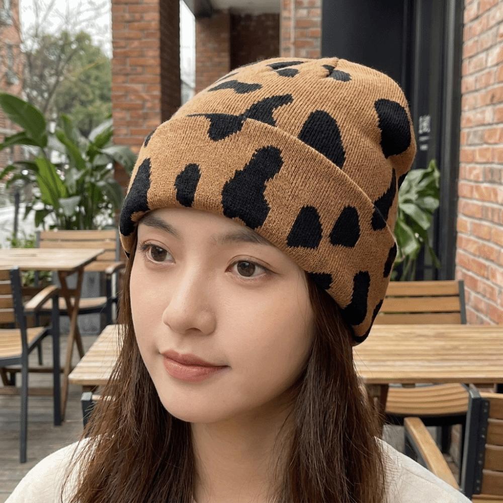 Ear Protection Cow Pattern Knitted Hat Thickened Winter Beanie Hat Casual Pullover Hat Skiing