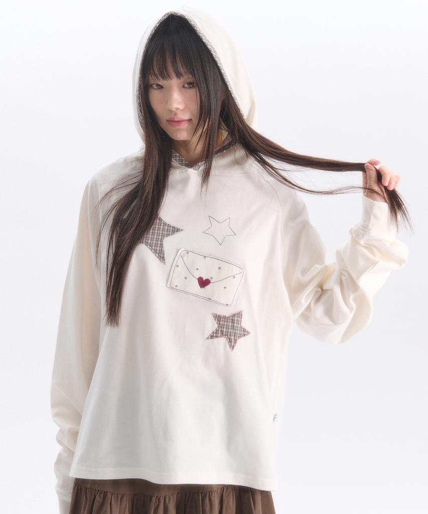 AMBLER By Letter Applique Embroidered Raglan Hooded Long Sleeve Ajs303 (Ivory)