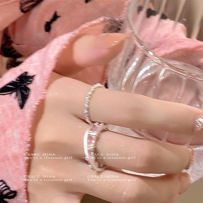 Стильное серебряное кольцо с цирконием для женщин - легкий роскошный открытый дизайн, идеально подходит для указательного пальца