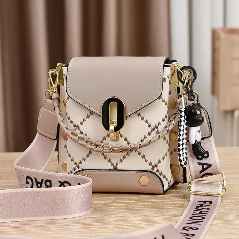 Mini Studded Decor Crossbody Bag Argyle Embroidery Mobile Phone Purse Trendy Chain Decor Handbag For Women