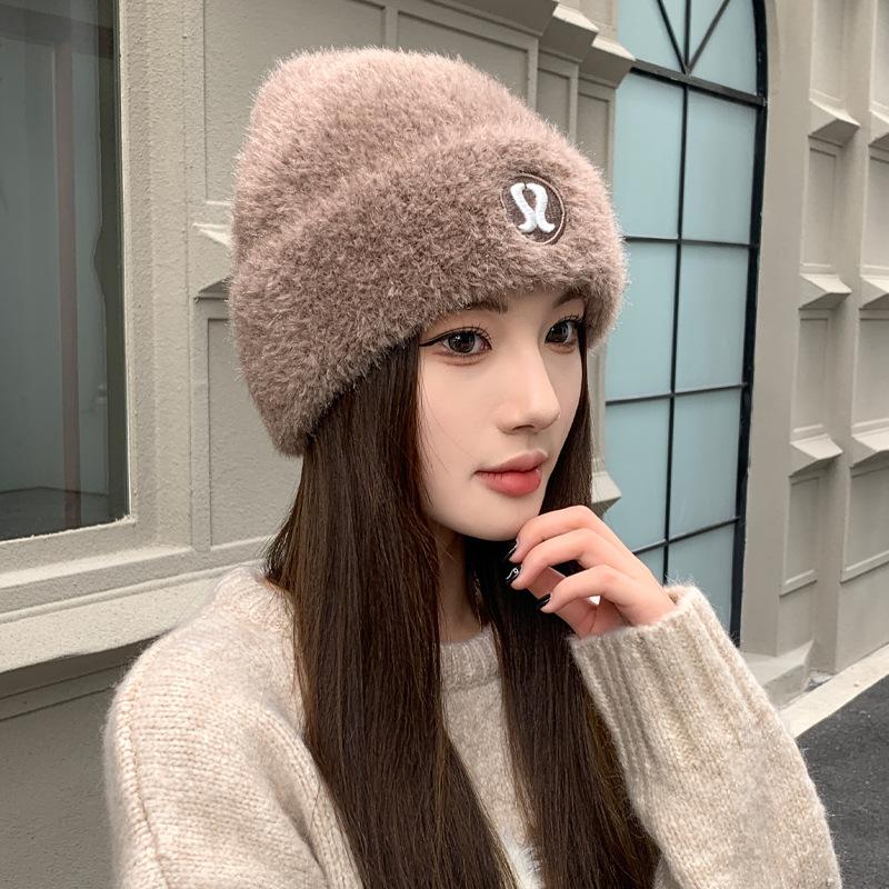 Осенне-зимняя шапка женская, вышитая этикетка с алфавитом, плюшевая зимняя теплая шапка, модная универсальная шапка от холода
