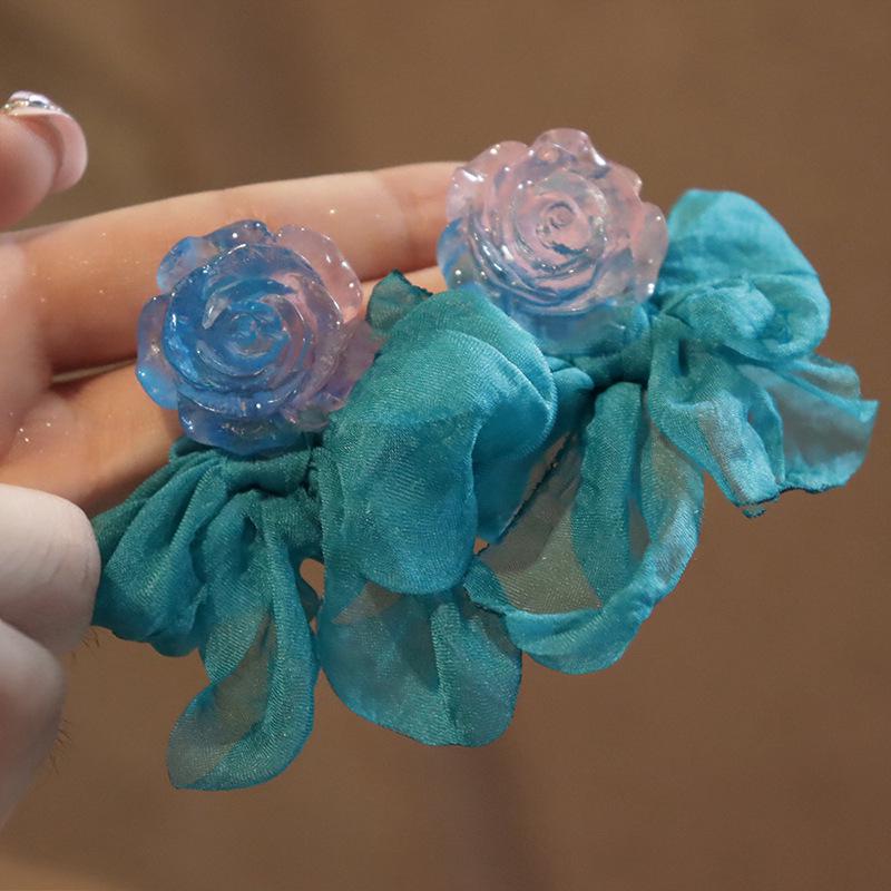 Фиолетовые серьги-пусеты в виде сердца с подтеками и цветком: Модный, Высококлассный и Свежий для Лета.