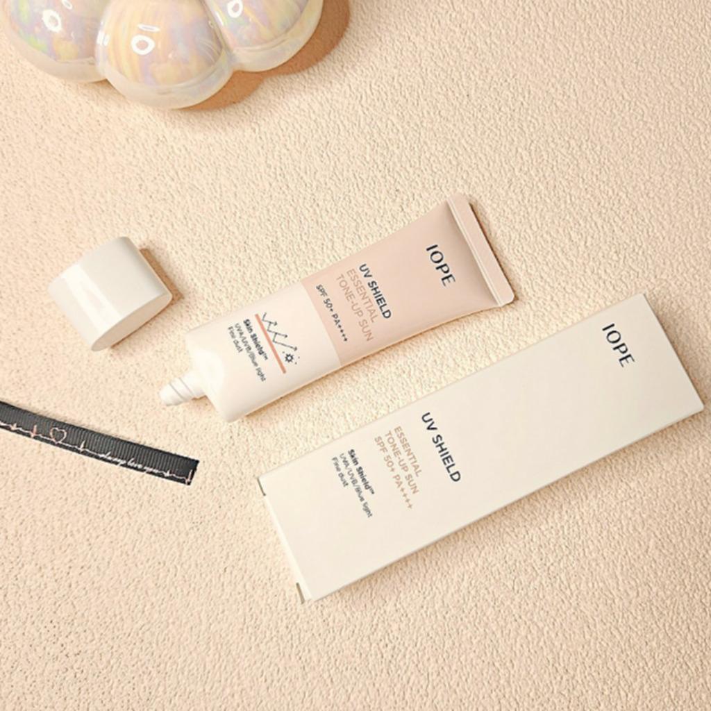 Iope UV SHIELD ESSENTIAL ТОНИРУЮЩИЙ СОЛНЦЕЗАЩИТНЫЙ КРЕМ SPF 50+ PA++++ 50 мл
