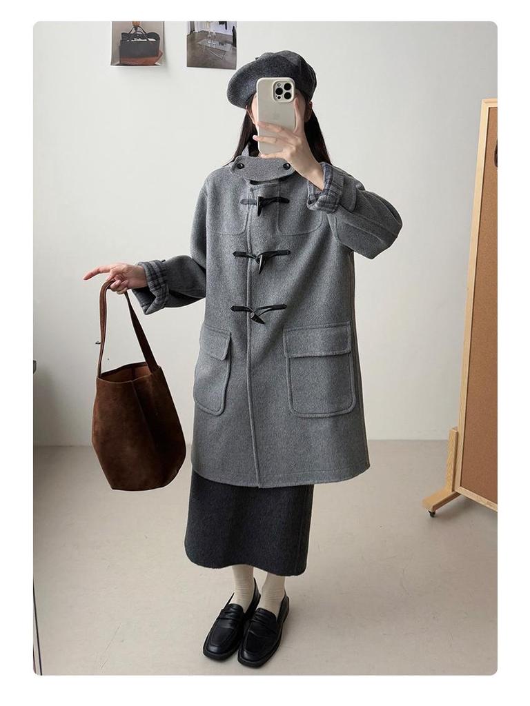 Женское пальто средней длины из шерстяной смеси в стиле преппи от E-Family с капюшоном и застежкой-пуговицей.