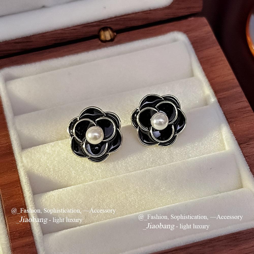 Light Luxury Exquisite Micro-inlaid Zircon Flower Earrings Elegant High-end Pearl Stud Earrings Niche Design Temperament Earrings