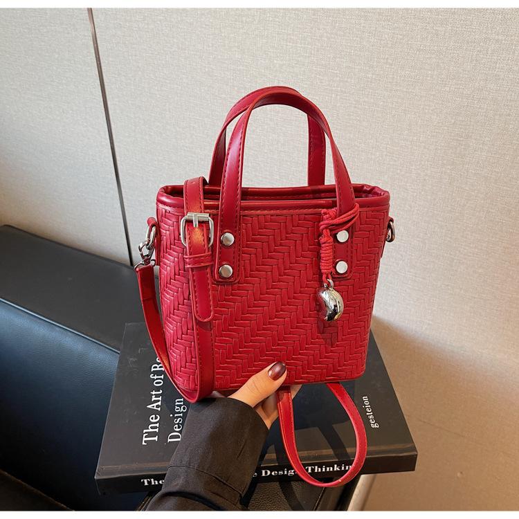 Niche Bag Women's 2025 Summer New Fashion Women's Bag Popular Shoulder Messenger Bag Small Bag Mobile Phone Bag