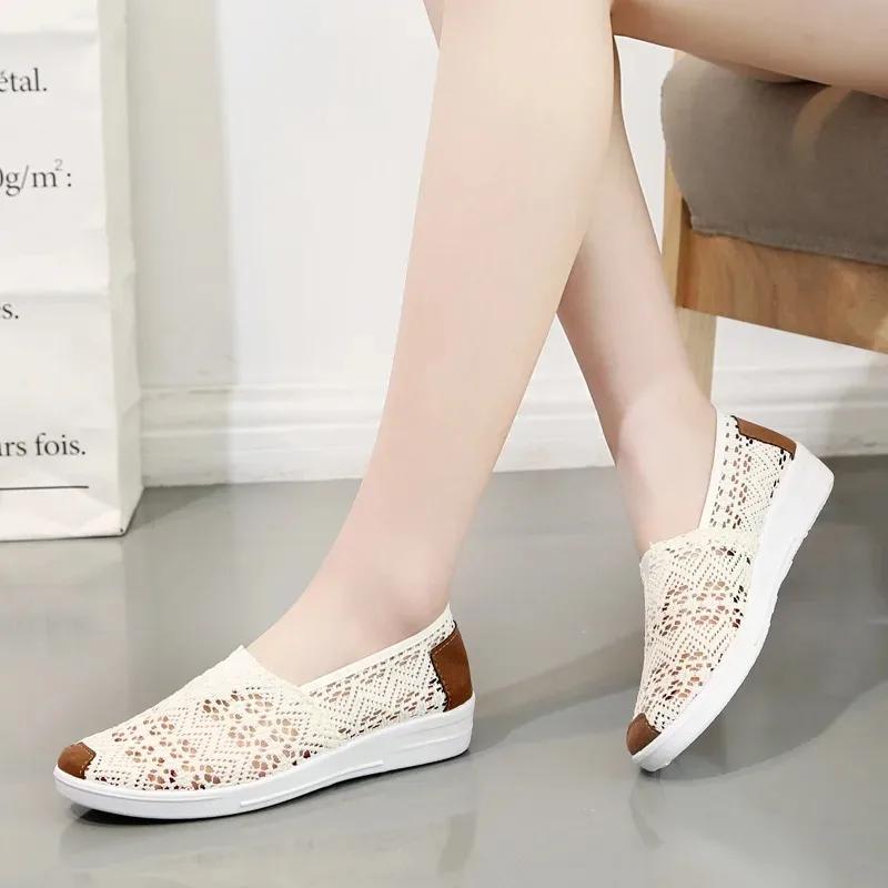 Summer New Shoes Women Flat Bottomed Mesh Hollow Sandals Mom's Casual Shoes Breathable Outdoor Loafers Zapatos De Mujer