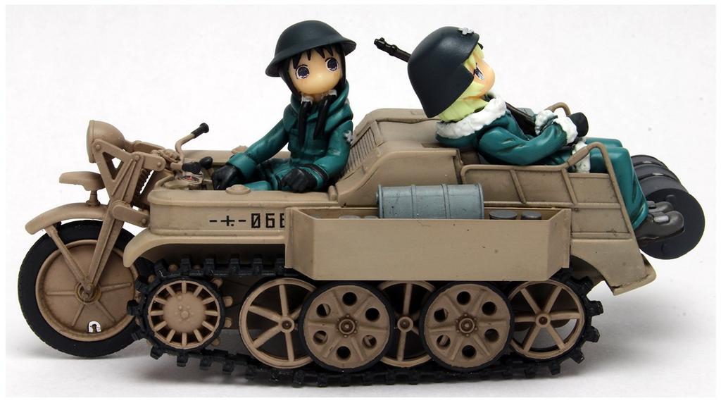 PLATZ Last Tour Kettenkrad Yuri Figure 2 Set Scale Plastic Model Girls' w/Chito & 1/35 GLT-01