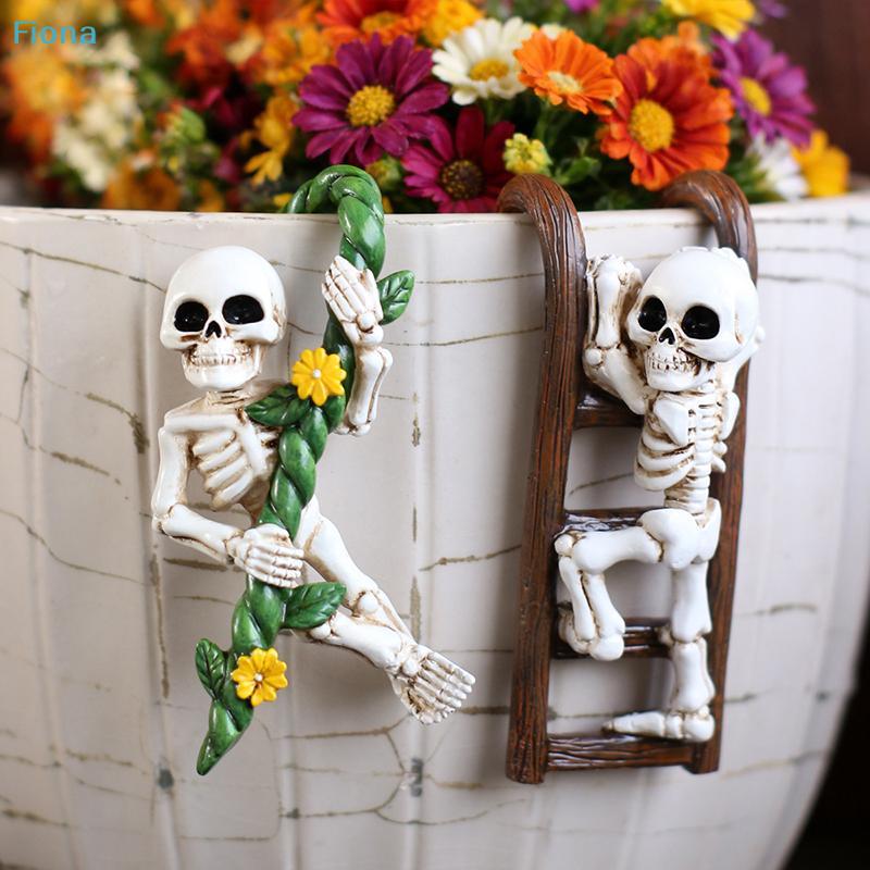 2PCS Skeleton Pot Hugger Decor,Resin Climbing Skeleton Plant Pot Hanger Ornaments for Halloween & Garden