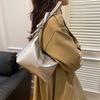 2025 весна новая высокая текстура универсальный зарубежный стиль большая вместимость сумка-пельмень мода простой нишевый плечевой женский мешок тренд