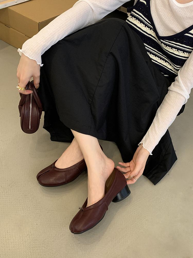 Туфли Таби Ниндзя Женские Кожа Микрофибра Удобный Средний Каблук Разделенный Палец Мягкая Подошва Лоферы Краткие Женские Беговые Мокасины 2025 Новые