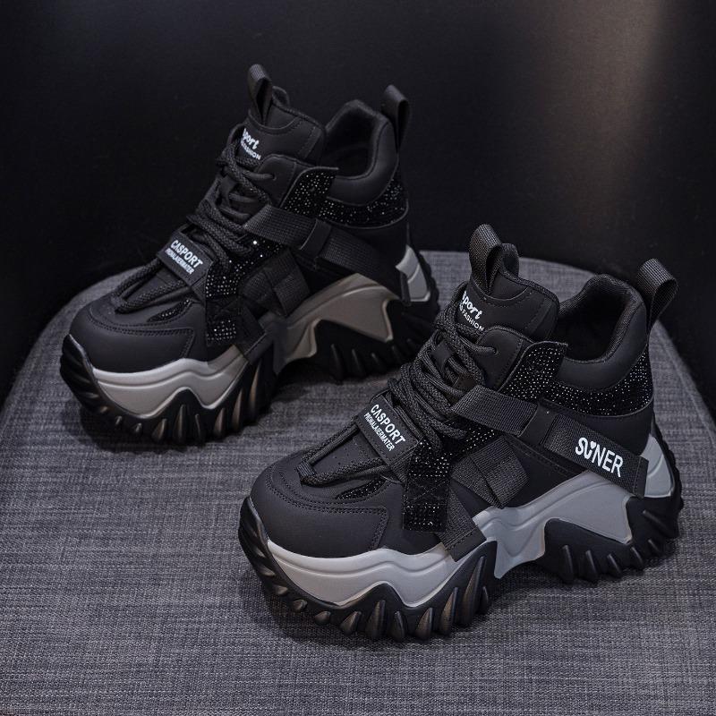 Кроссовки на толстой подошве в стиле "Dad Shoes" - это повседневная и универсальная обувь, с флисовой подкладкой для увеличения роста, женские кроссовки