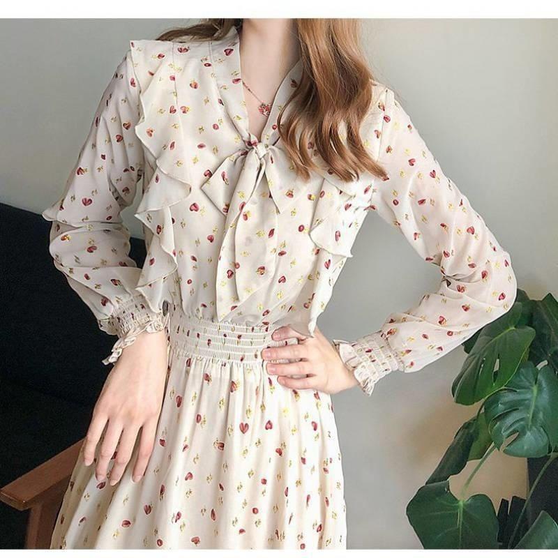 Шифоновое платье с цветочным принтом и бантом-бабочкой идеально подходит для женского весеннего гардероба