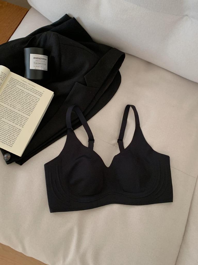 Japanese Ultra-Thin Seamless Rabbit Ear Bra for Women: Breathable, Wire-Free, Supports Large Busts