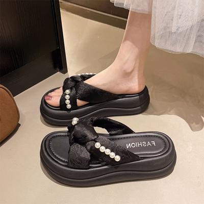 Жемчужные корейские крутые шлепанцы женские 2025 лето новые на толстой подошве перекрещенные модные шлепанцы уличные шлепанцы для прогулок