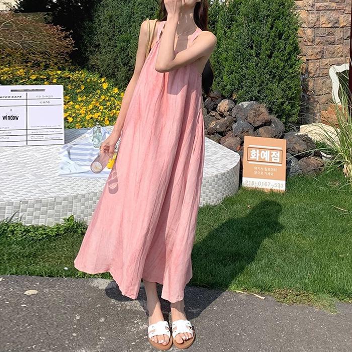 Лето 2025 г. Розовое облегающее длинное платье без рукавов для женщин: Французский стиль, бросающий вызов возрасту, идеальный вариант для отдыха на море