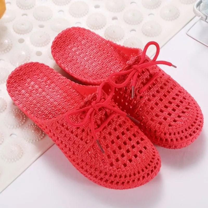 Женские летние тапочки на толстой подошве с закрытым носком