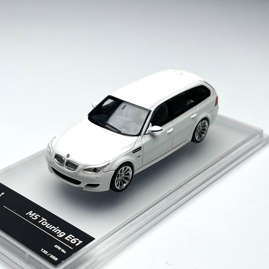 KING MODEL Литая модель 1/64 BMW M5 E60 E61 коричневый белый Модель автомобиля Сплав BMW M5 Игрушечная модель автомобиля Предмет для коллекции и демонстрации