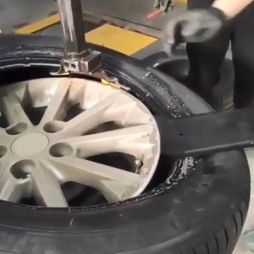 Tire Demount Removal Tools Repair Drop Center Rim Run