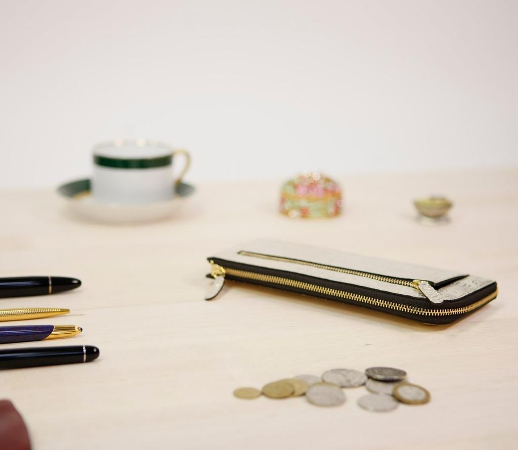 Сделано в Японии Металлическая гравировка Глянцевый блеск Винтажный металлик Итальянская кожа коровья кожа Молния Длинный кошелек Золотой [Нейтральный серый] Женский [Винтажный металлик]