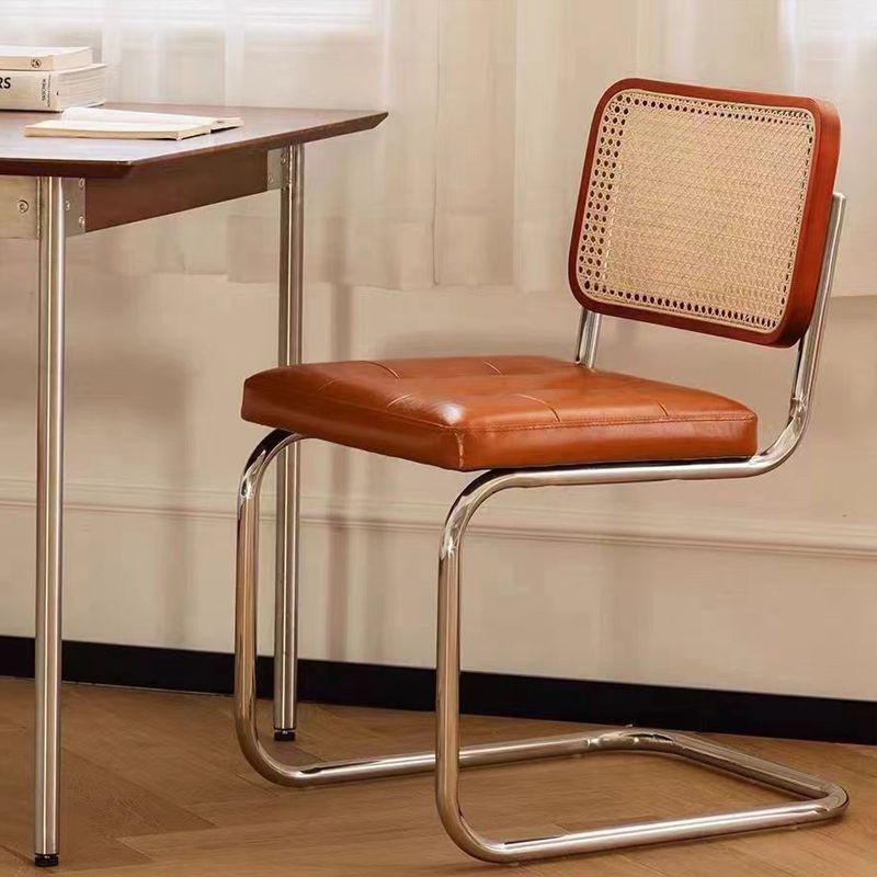 Плетеный стул скандинавский ретро в форме банта - Стиль середины века для кафе, отеля или зон отдыха