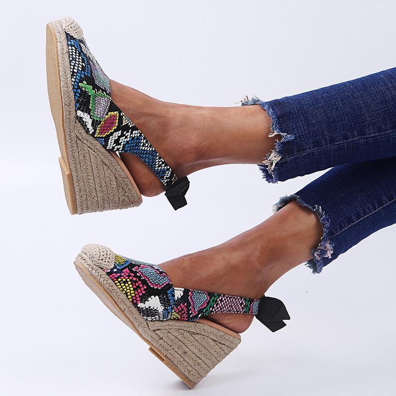 Модная обувь женские босоножки с бантом лето 2024 корейский стиль ручная работа большие размеры шлепанцы со змеиным принтом zapatos de mujer на среднем каблуке элегантные