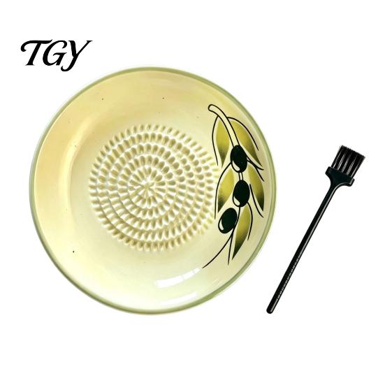 Home Cooking Seasoning Helper Ceramic Garlic Ginger Grater, 2-in-1 Manual Shredder Plate for Kitchen Cooking, Flat Spice Chopper Base Easy-Clean Tool