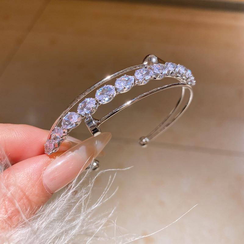 Gold Silver Zircon Hoop Hand Chain With Geometric Design For Fashion Accessories