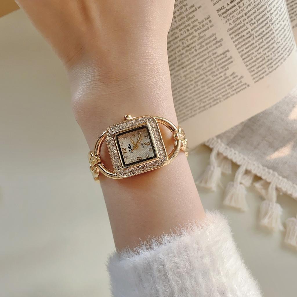 Квадратные часы Xiaoxiangfeng Женские часы с бриллиантами Темпераментные Ретро браслет Кварцевые часы Средние Античное золото