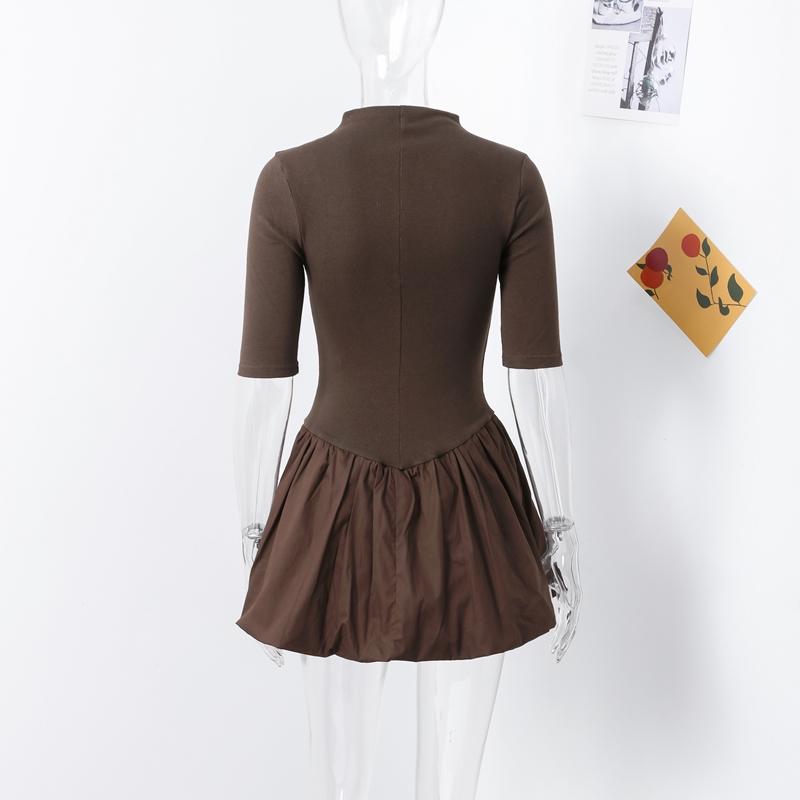 Женская мода темперамент тонкий короткий рукав плиссированные оборки трикотажные мини платья элегантный однотонный О-образный вырез пэчворк А-силуэт платье