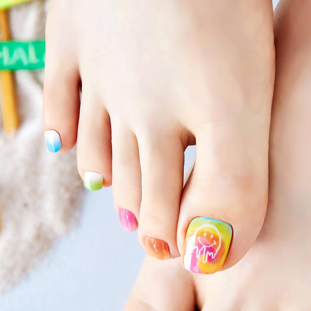 Праздничные и Смелые Наклейки для Педикюра - 37 Самоклеящихся Типсов, Яркие Неоновые и Графические Принты, Быстрый 5-минутный Педикюр