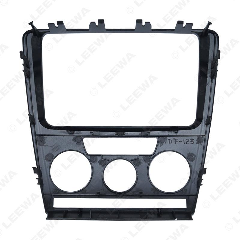 Переходная рамка для 2DIN автомагнитолы Skoda Octavia 2007-2009