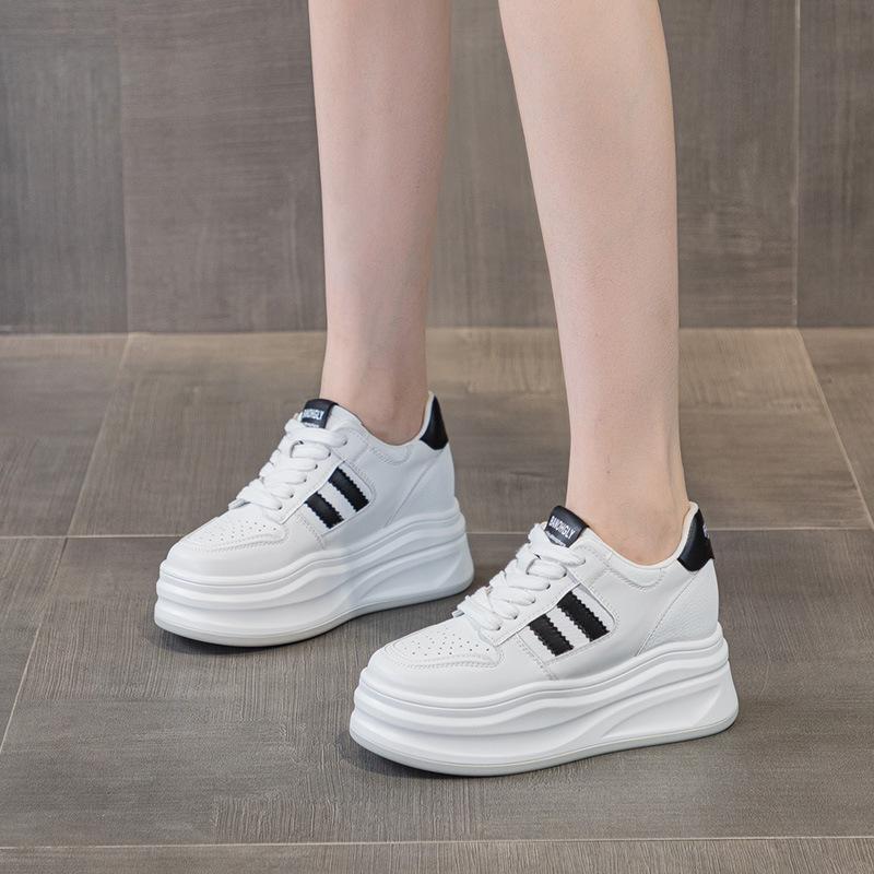 Кожаные маленькие белые туфли женские осенние новые универсальные на толстой подошве с внутренней высотой, повседневные туфли, маленькие спортивные туфли, кеды