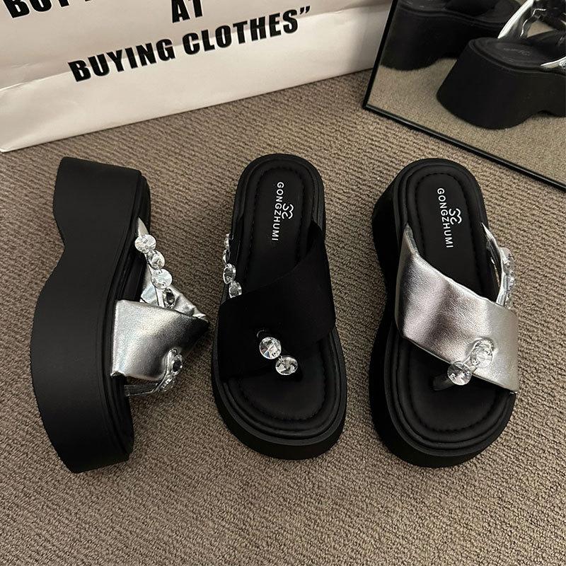 Rhinestone Toe Slippers Women's Summer Wear 2025 New with Skirt Cover Toe Thick Bottom Fashion Beach Cool Slippers