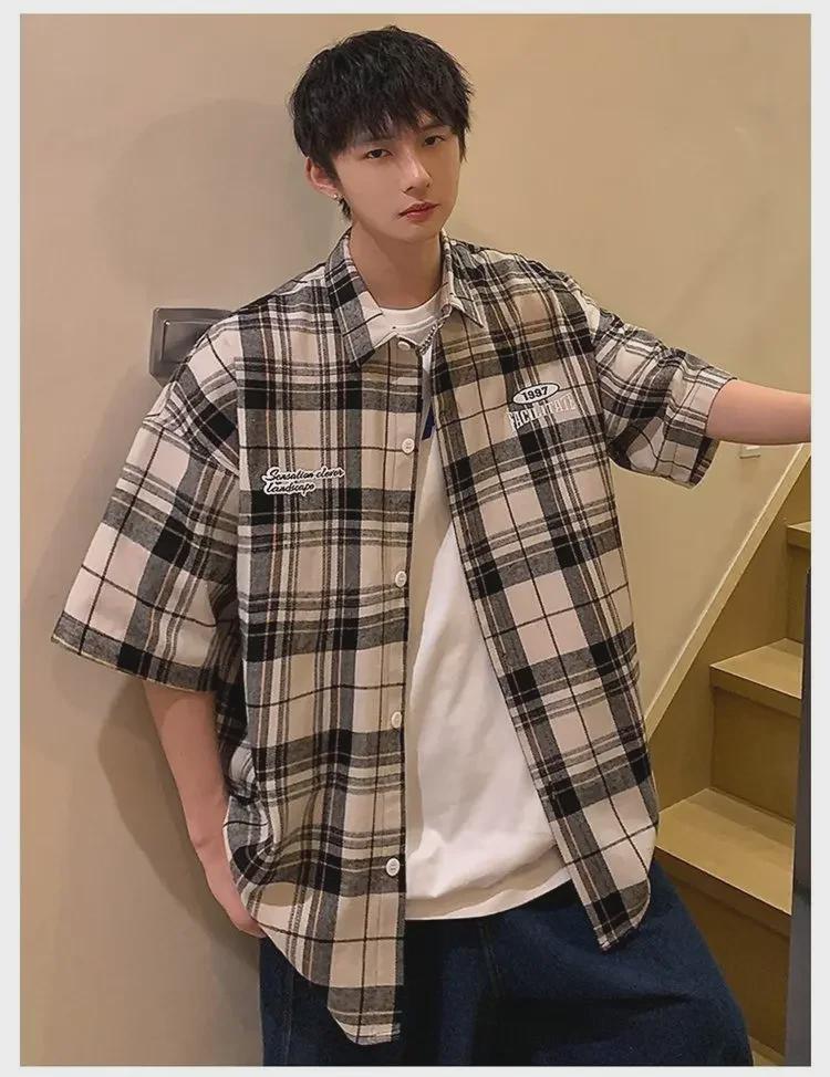 Мужская клетчатая рубашка с короткими рукавами в студенческом стиле - весна/лето 2024 г.