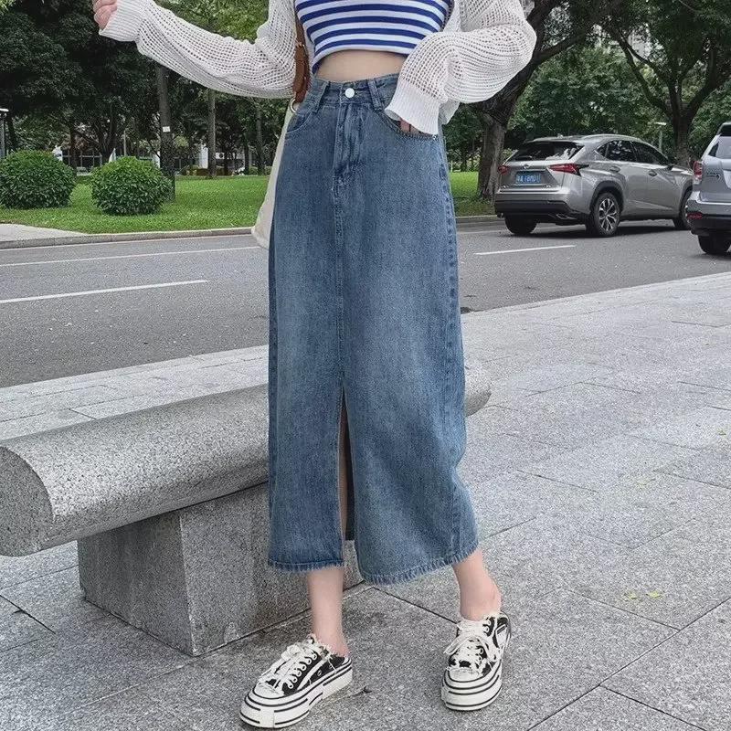 Женская джинсовая юбка А-силуэта с высокой талией и разрезом спереди - Коллекция Весна/Лето 2023