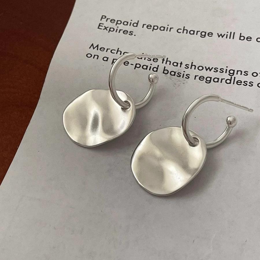 Серьги с плиссированной текстурой в корейском стиле для женщин - Простой модный дизайн, вдохновленный блогерами