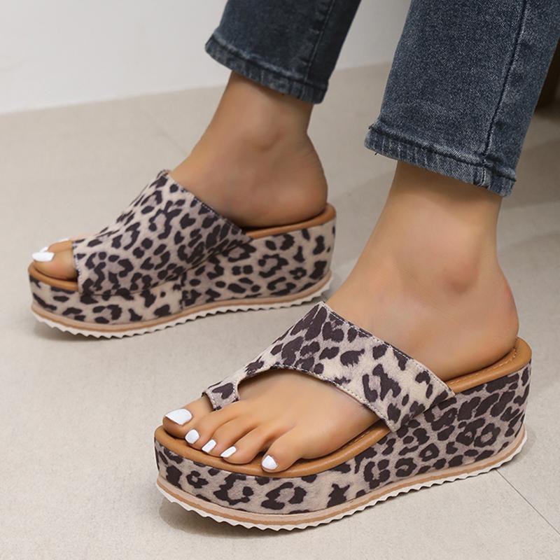 Женские шлепанцы Lucyever с леопардовым принтом на толстой платформе, летние сандалии 2024 года с толстой подошвой, женские тапочки с нескользящей подошвой, большие размеры