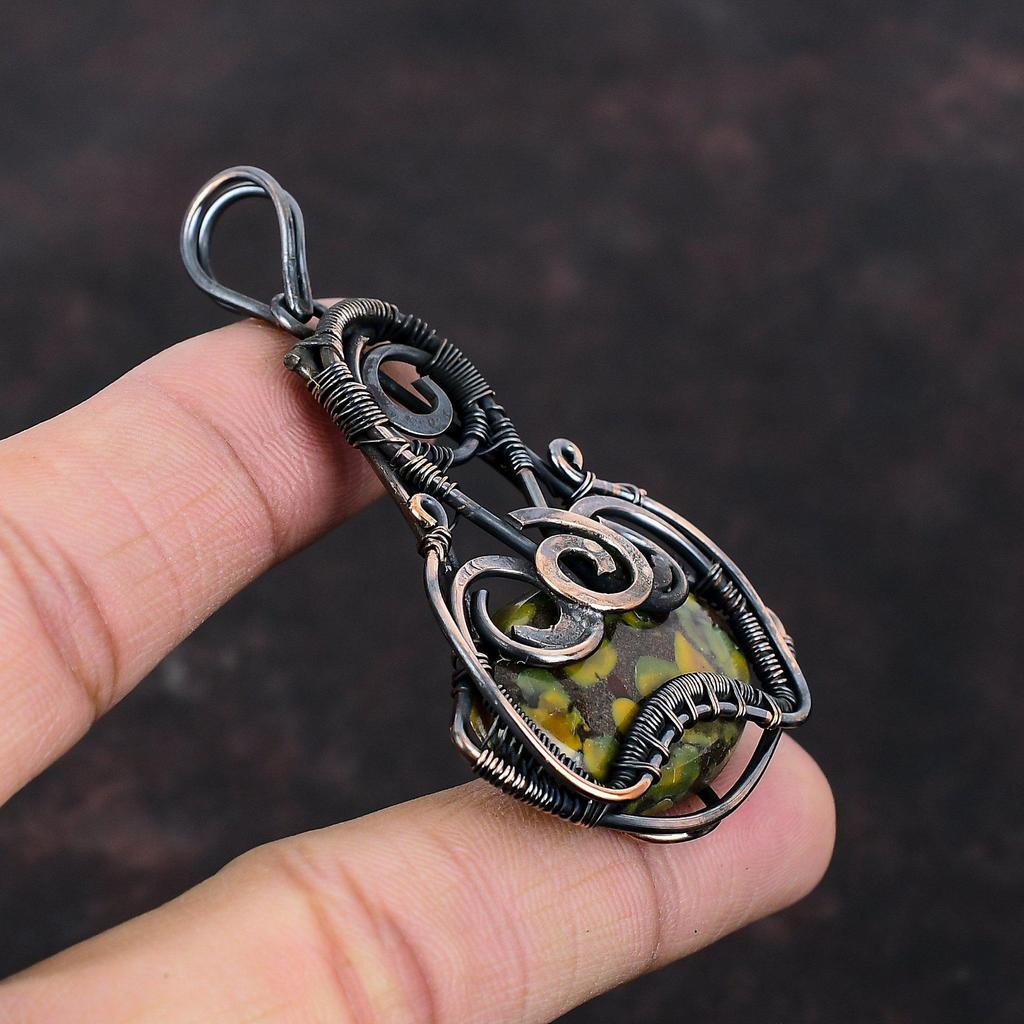 Кулон из фруктовой яшмы, кулон в медной проволоке, уникальный дизайн ювелирных изделий, элегантный кулон, медные украшения ручной работы, кулон с драгоценным камнем, подарок для него