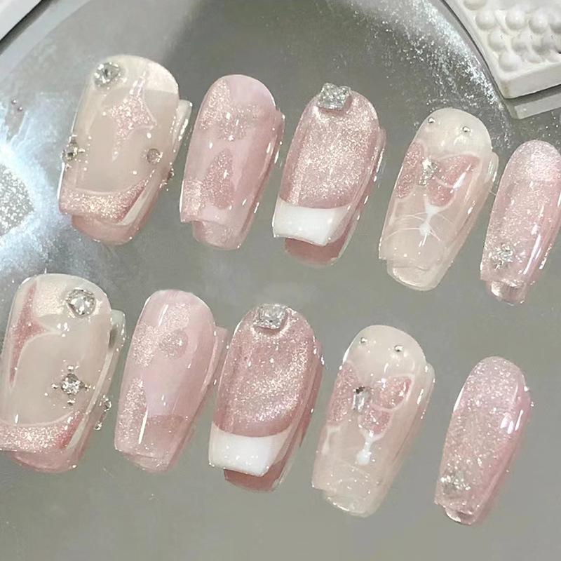 Французский маникюр с бабочками и кошачьим глазом: Съемные светоотражающие носимые части