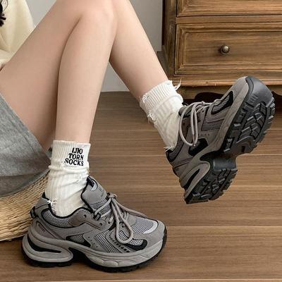 Модный тренд ретро жареные уличные туфли с изображением ног на маленькой платформе для папы женские 2025 новые осенне-зимние кроссовки с эффектом увеличения роста