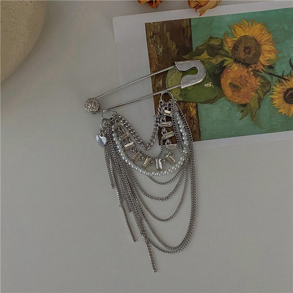 Exquisite Tassels Brooch Pin Vintage Pin Unique Accessory Statement Brooch Alloy Texture Suitable for Fashion Outfits