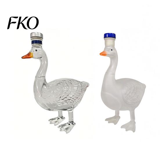 Frosted Lid Whiskey Bottle Goose Shape Glass Decanter, 3D Bird Liquor with Stopper, Non-slip Grip 350ml Art Vodka Wine Dispenser for Home Bar, Unique