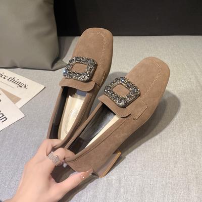 Модные элегантные каблуки Новые массивные туфли Rhindiamonds с квадратной пряжкой и глубоким ртом в стиле ретро с квадратной головкой